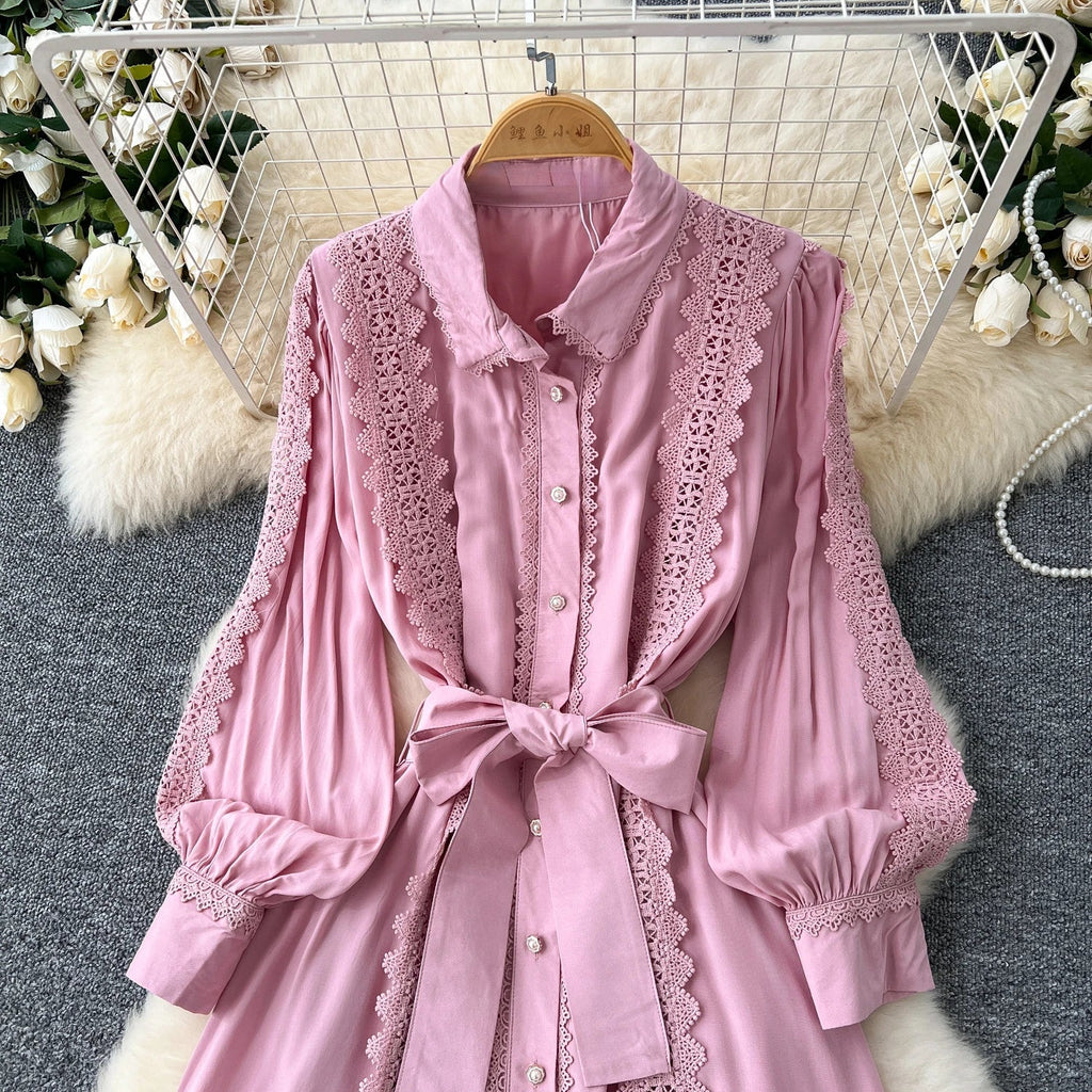Mariana | Vestido Longo em Renda Patchwork com Botões e Cintura Ajustável