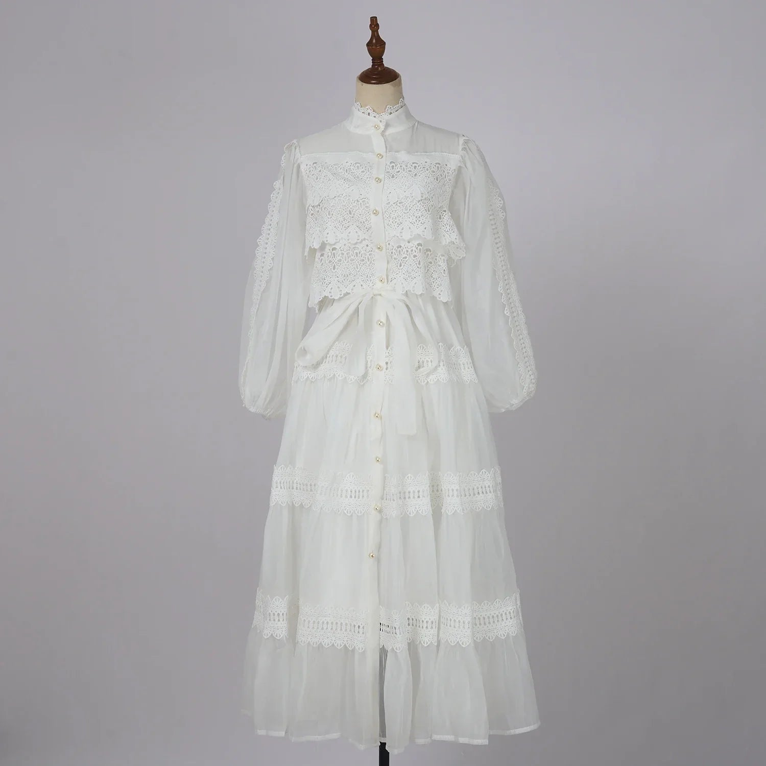 Valentina | Vestido Longo em Renda Artesanal com Aplicação de Pérolas