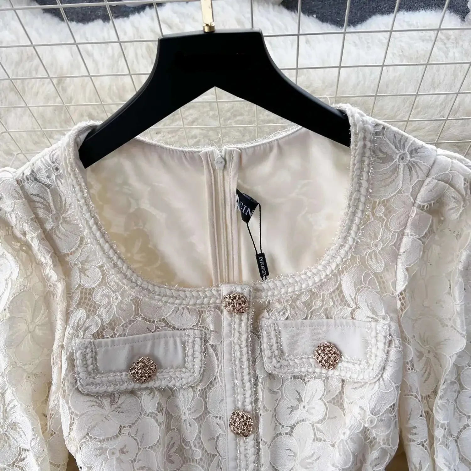 Beatriz | Vestido Longo em Renda com Gola Quadrada e Saia Franzida