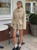 Conjunto Streetwear Elegante: Casaco Estruturado com Cinto e Shorts de Alfaiataria
