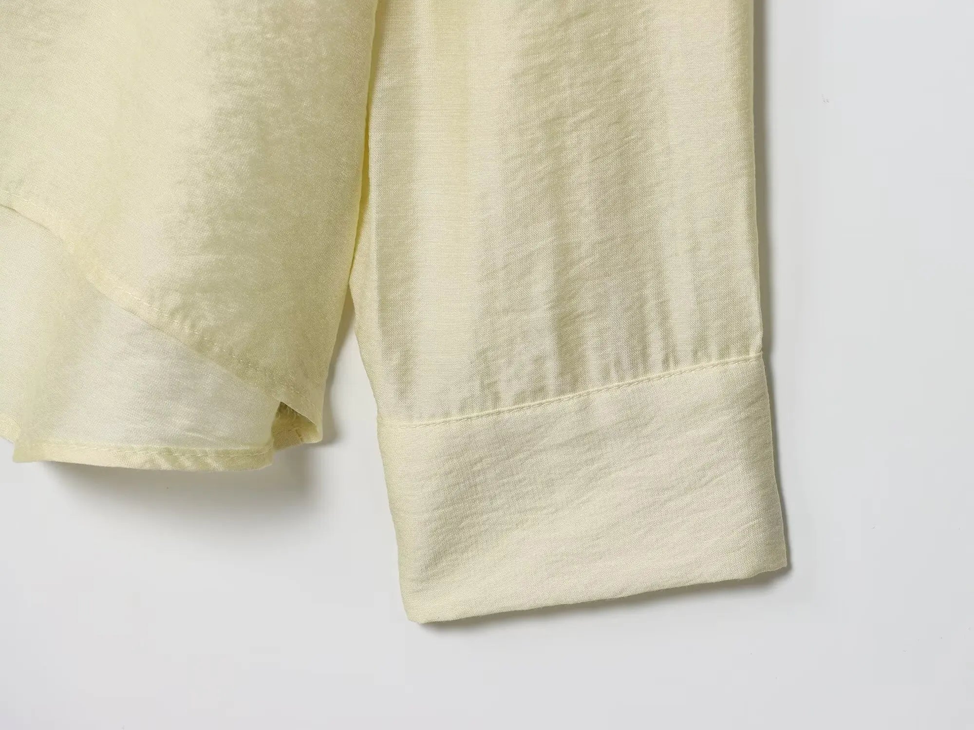 Camisa Elegante de Manga Longa – Modelagem Solta e Minimalista