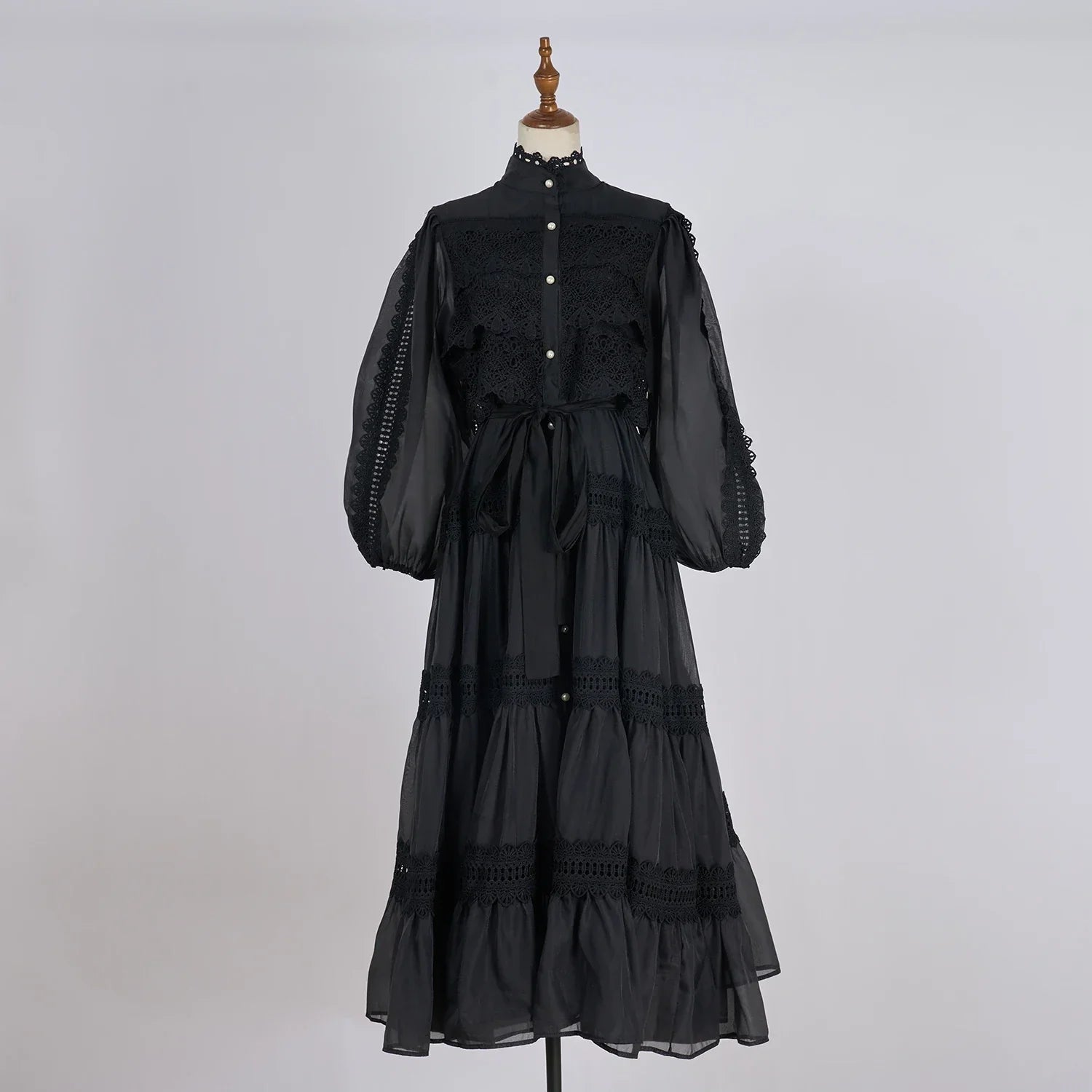 Valentina | Vestido Longo em Renda Artesanal com Aplicação de Pérolas