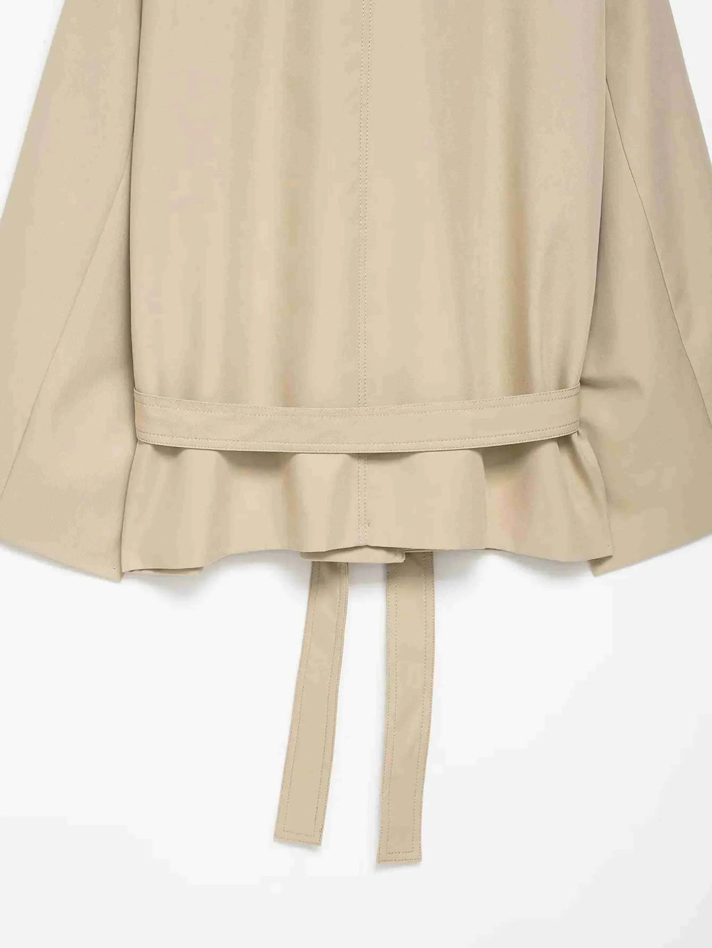 Conjunto Streetwear Elegante: Casaco Estruturado com Cinto e Shorts de Alfaiataria