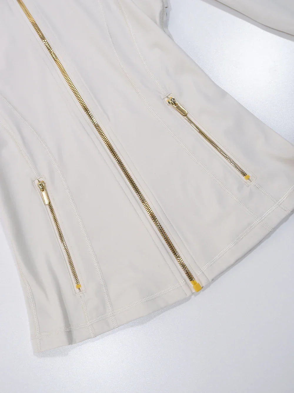 Conjunto Esportivo Feminino com Zíper Dourado e Calça Modeladora
