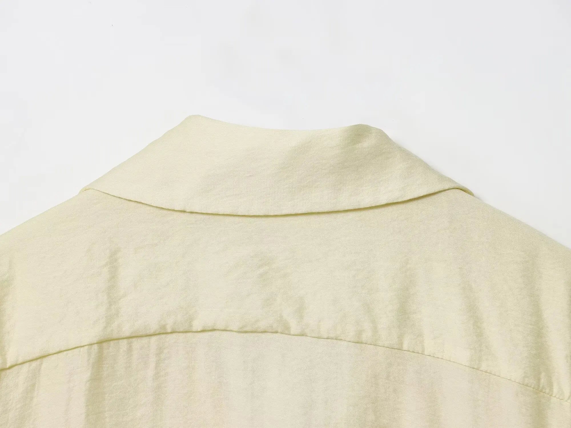 Camisa Elegante de Manga Longa – Modelagem Solta e Minimalista