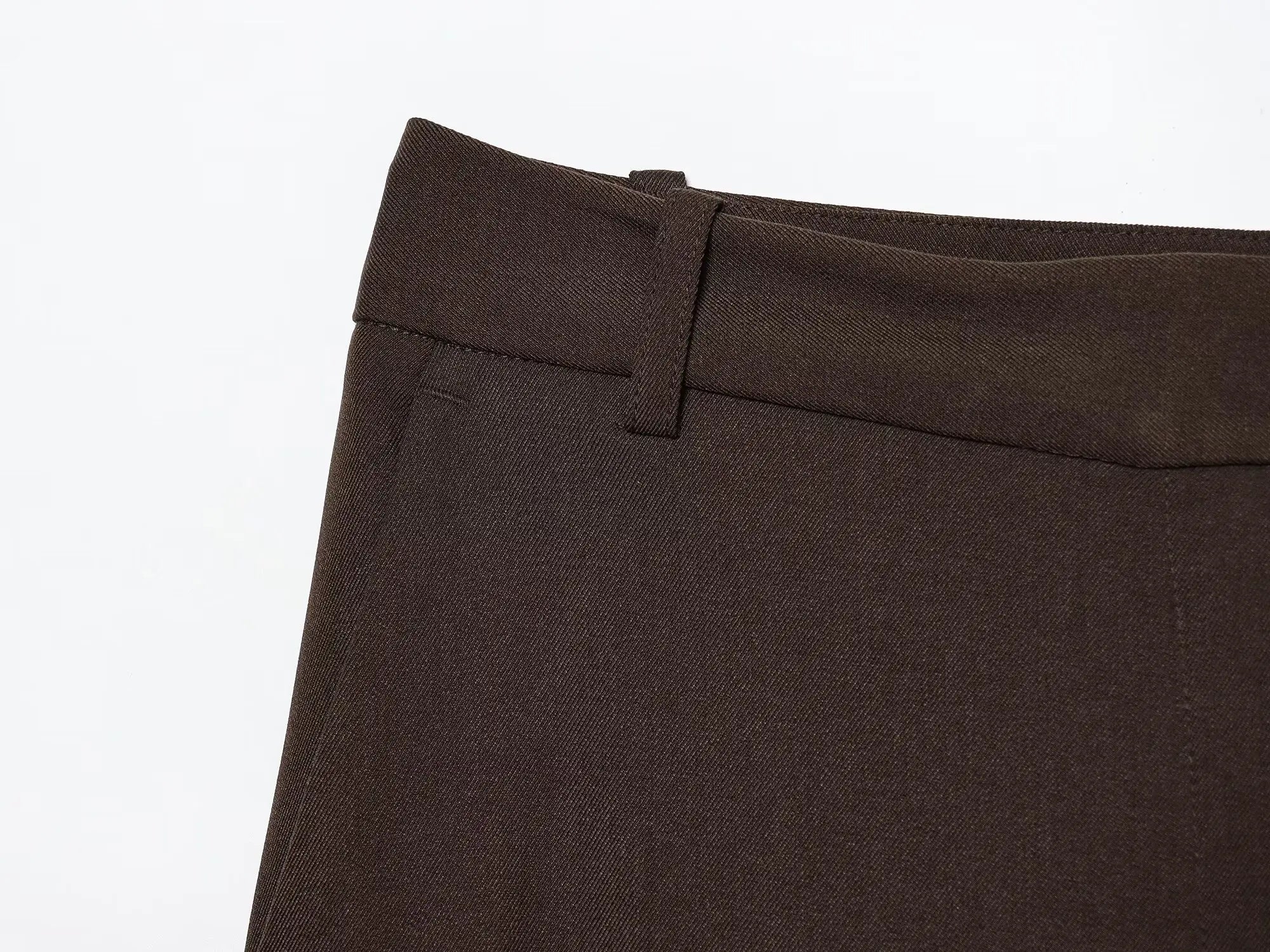 Conjunto Contemporâneo Sem Mangas com Cinto e Calça de Alfaiataria