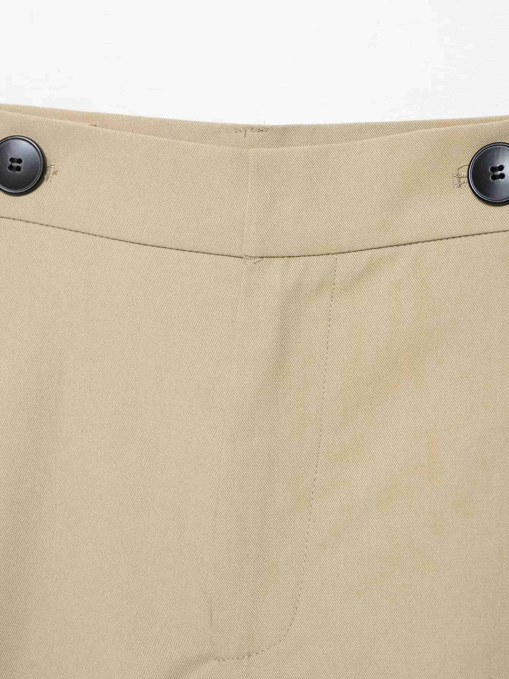 Conjunto Streetwear Elegante: Casaco Estruturado com Cinto e Shorts de Alfaiataria
