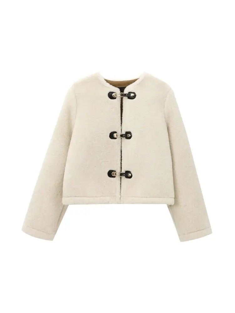 Berenice | Casaco Cropped em Shearling Bege com Fechamento em Toggles
