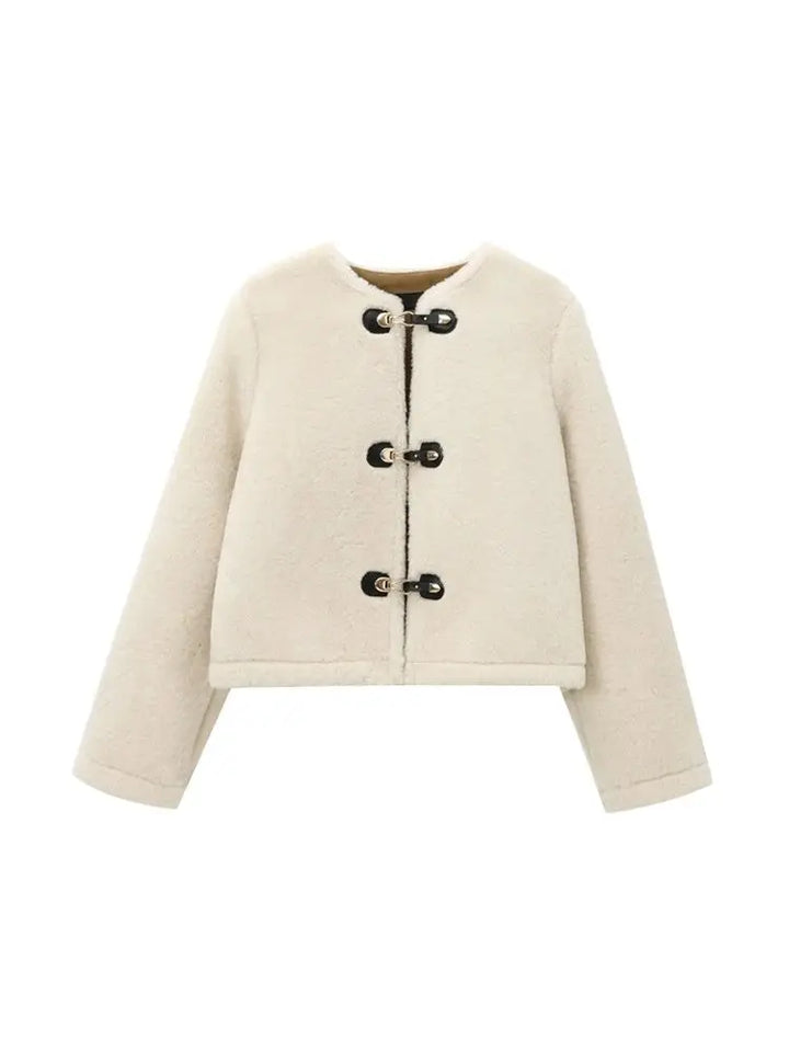 Berenice | Casaco Cropped em Shearling Bege com Fechamento em Toggles