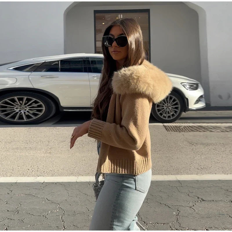 Casaco Pulôver Feminino Solto com Zíper e Gola Felpuda