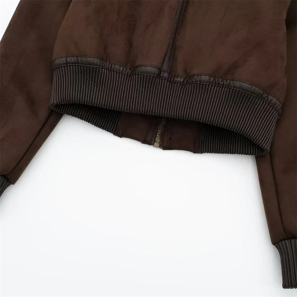 Brunna | Jaqueta Cropped em Camurça Marrom com Gola de Pelagem