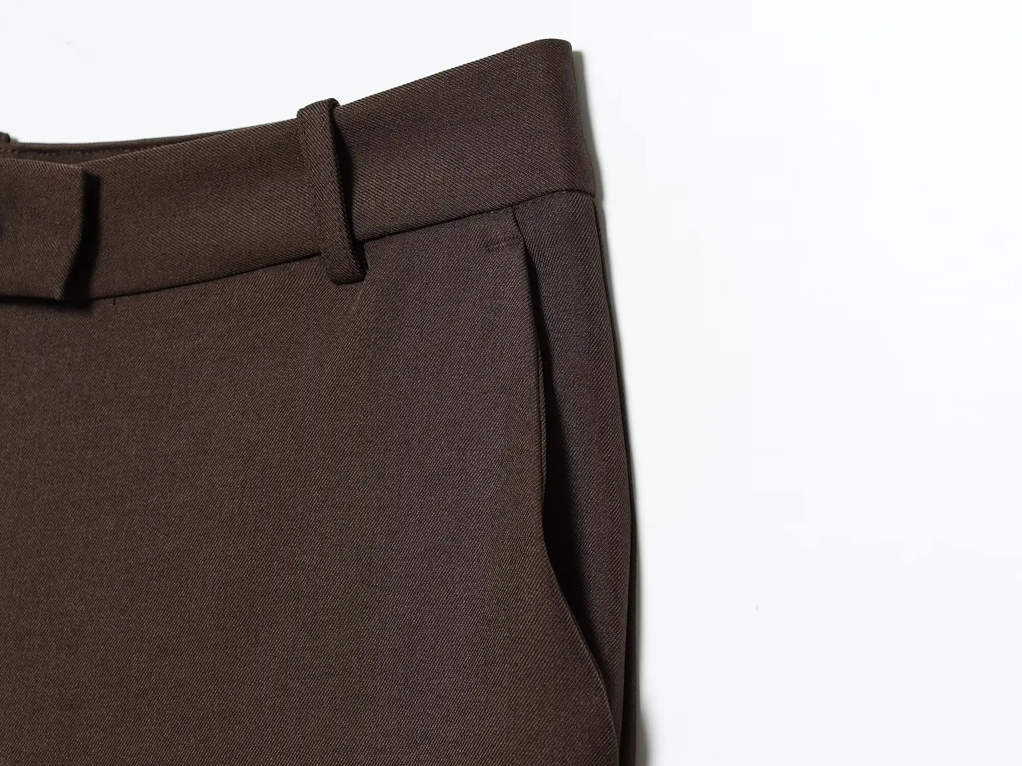 Conjunto Contemporâneo Sem Mangas com Cinto e Calça de Alfaiataria