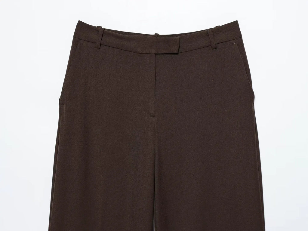 Conjunto Contemporâneo Sem Mangas com Cinto e Calça de Alfaiataria