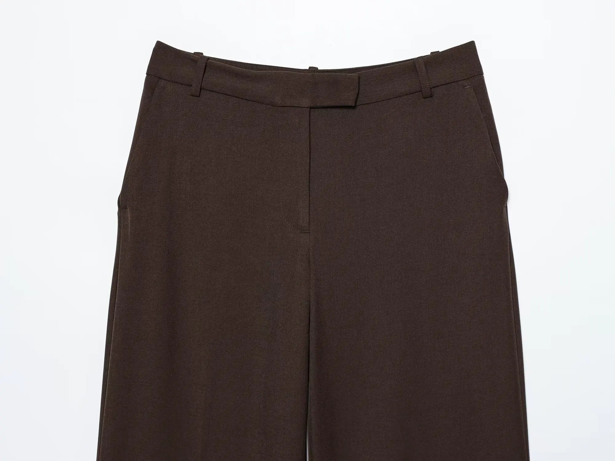 Conjunto Contemporâneo Sem Mangas com Cinto e Calça de Alfaiataria