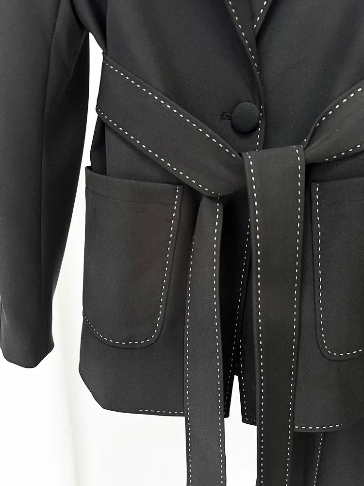 Conjunto de Alfaiataria: Blazer Acinturado com Cinto e Calça Reta