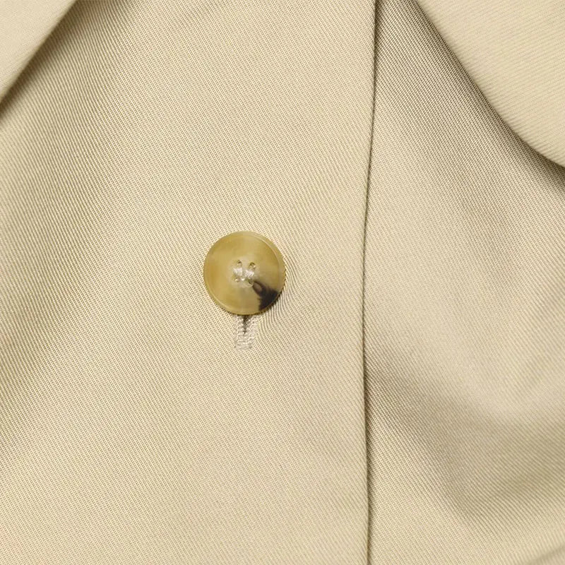 Jaqueta Estilo Bomber com Detalhes Plissados e Abotoamento Simples