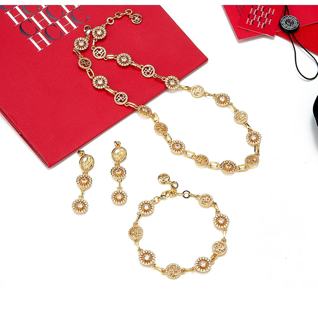 Pulseira CHCH Feminina de Luxo com Design em Letras e Pedrarias