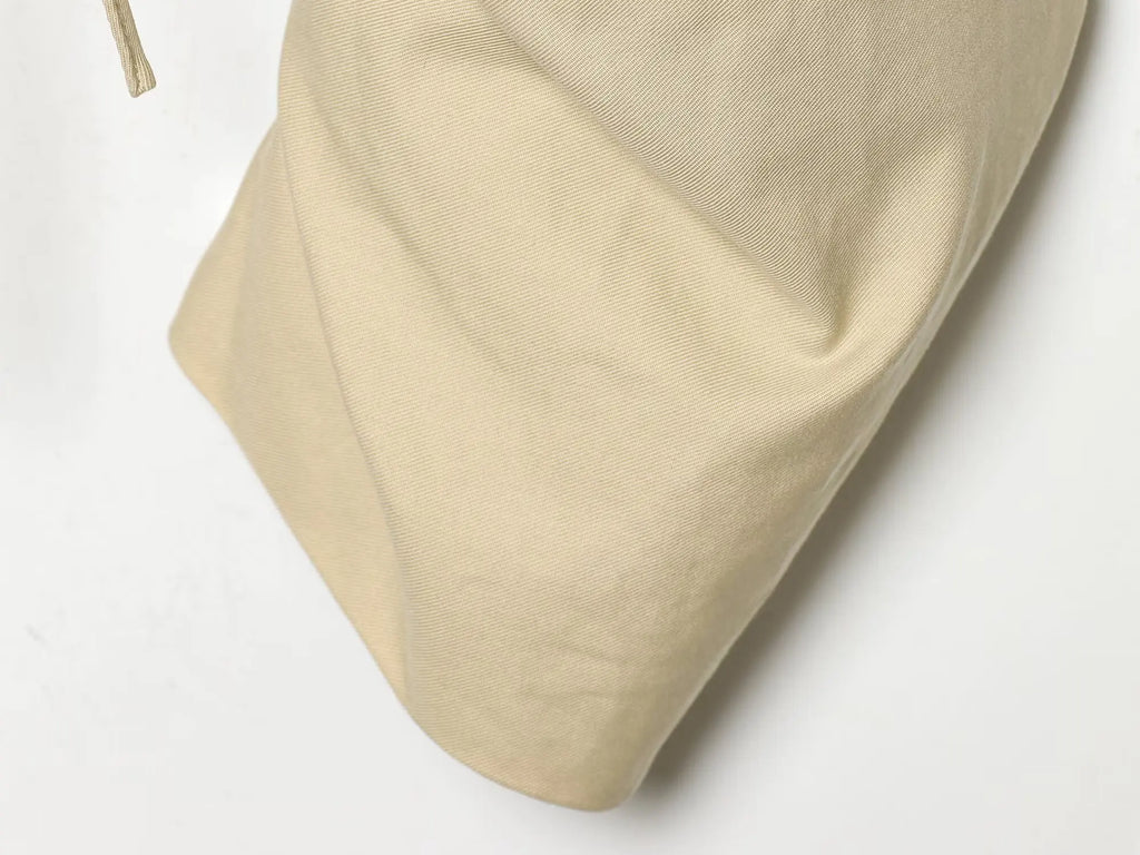 Jaqueta Estilo Bomber com Detalhes Plissados e Abotoamento Simples