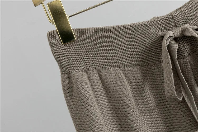 Conjunto de Tricô com Gola Alta e Calça Pantalona