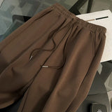 Conjunto Esportivo com Jaqueta Listrada e Calça Pantalona