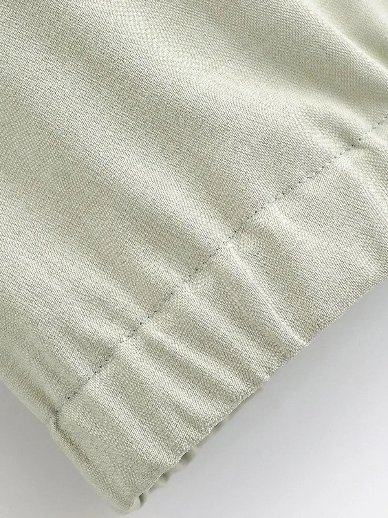 Conjunto Minimalista Abotoamento Simples e Calça de Corte Reto