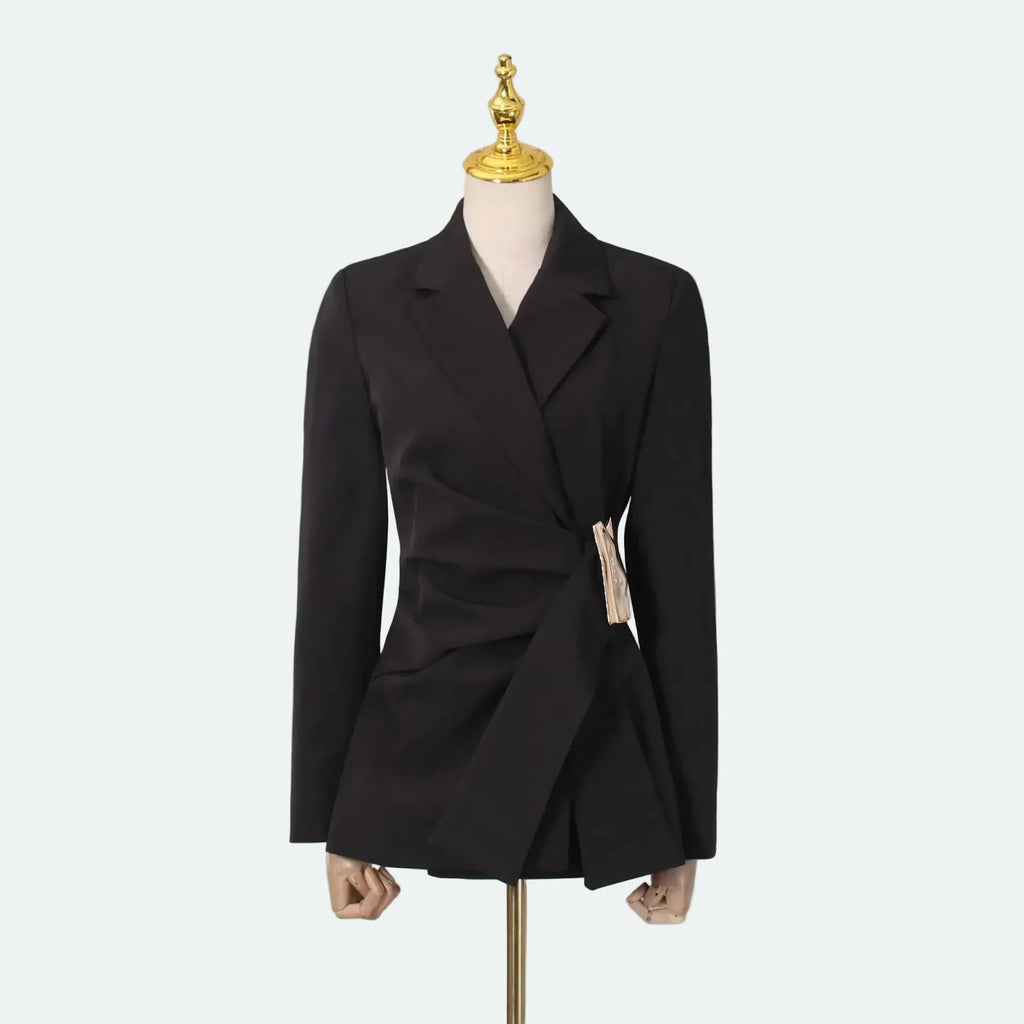 Blazer de Alfaiataria e Detalhe de Fivela Lateral - Modelagem Acinturada e Sofisticada