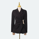 Blazer de Alfaiataria e Detalhe de Fivela Lateral - Modelagem Acinturada e Sofisticada