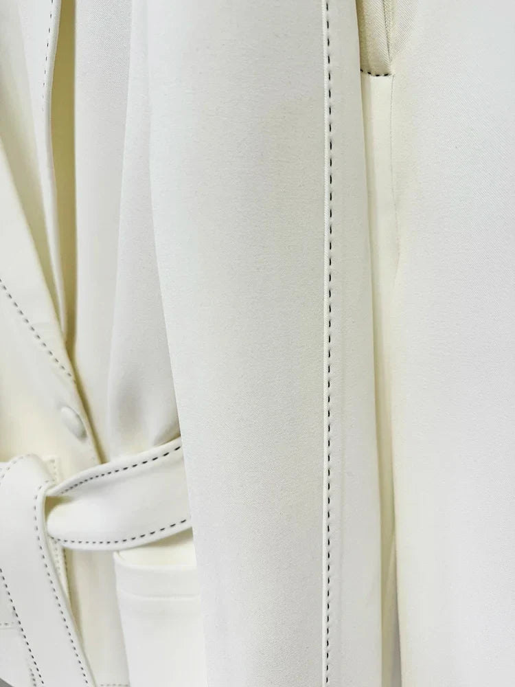 Conjunto de Alfaiataria: Blazer Acinturado com Cinto e Calça Reta