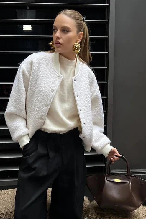 Jaqueta Bomber Minimalista com Textura Tridimensional