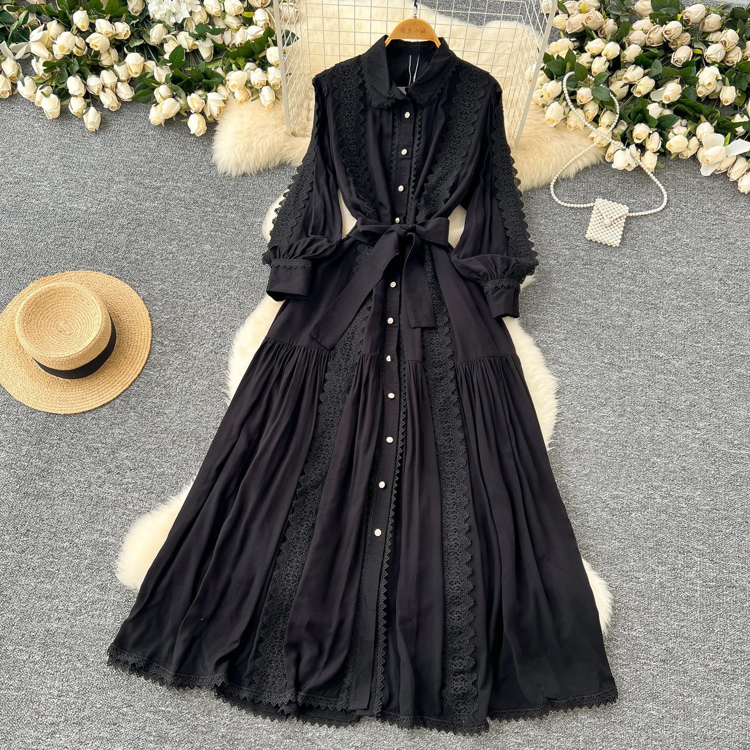 Mariana | Vestido Longo em Renda Patchwork com Botões e Cintura Ajustável