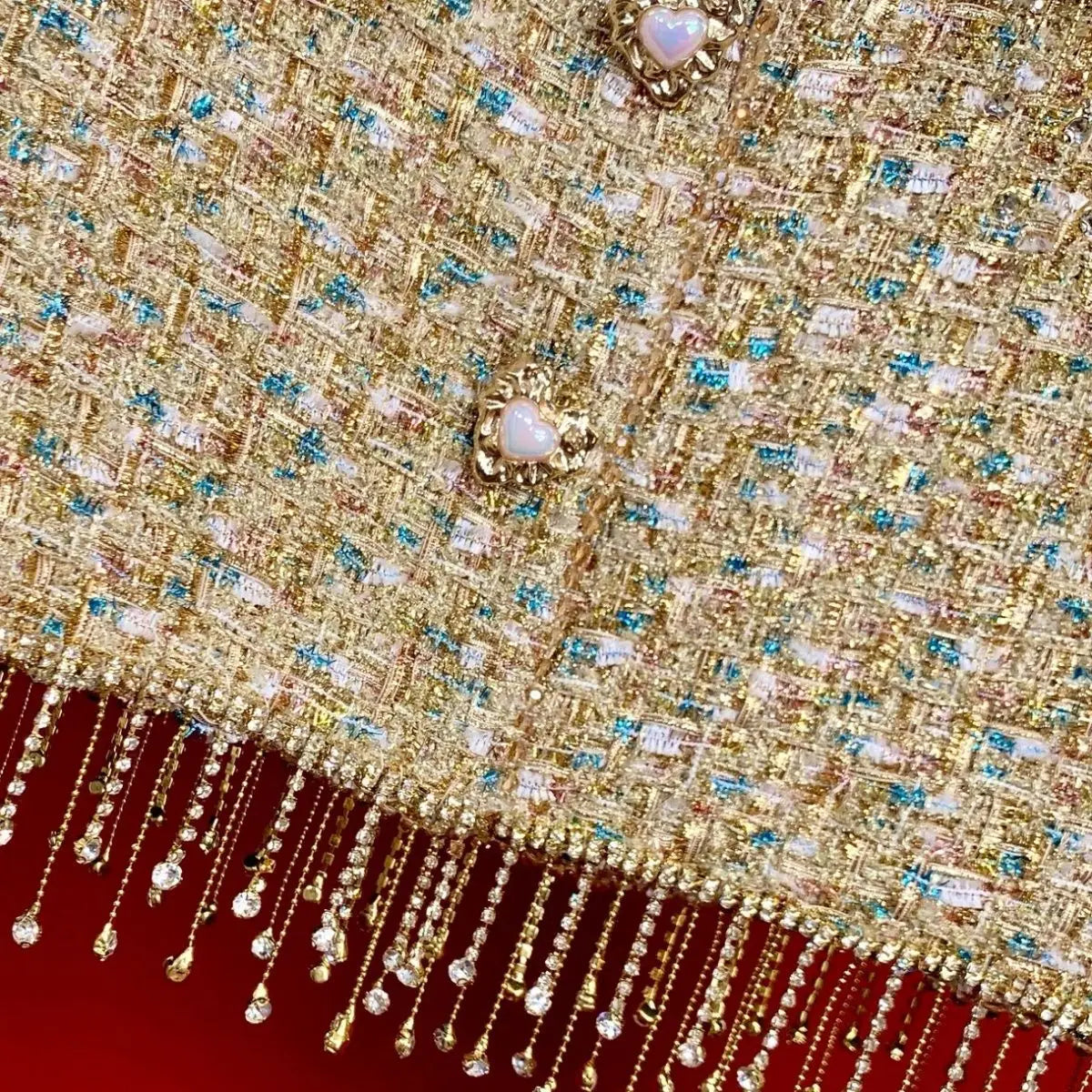 Blazer Curto Dourado em Alfaiataria de Tweed – Elegância e Autoridade
