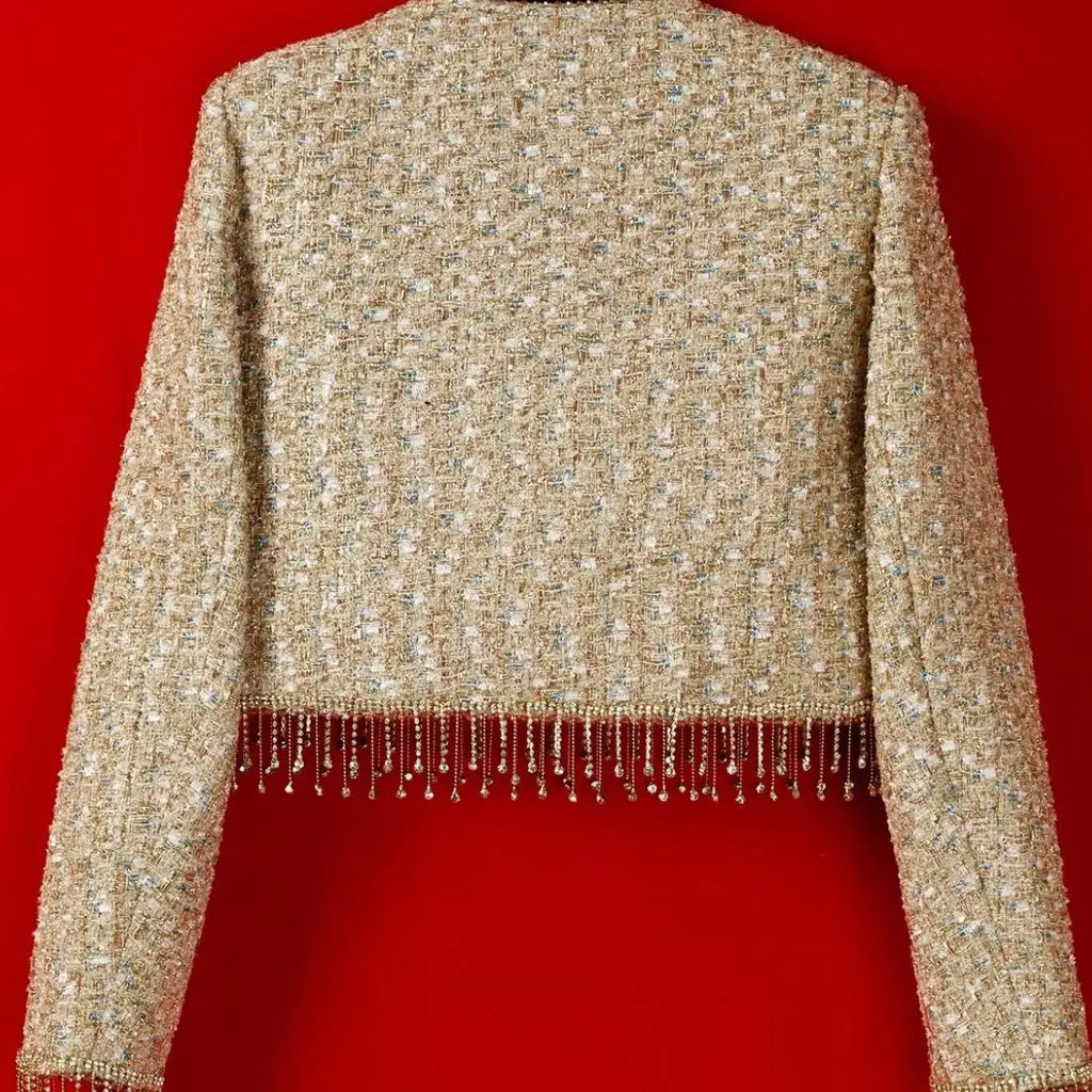 Blazer Curto Dourado em Alfaiataria de Tweed – Elegância e Autoridade