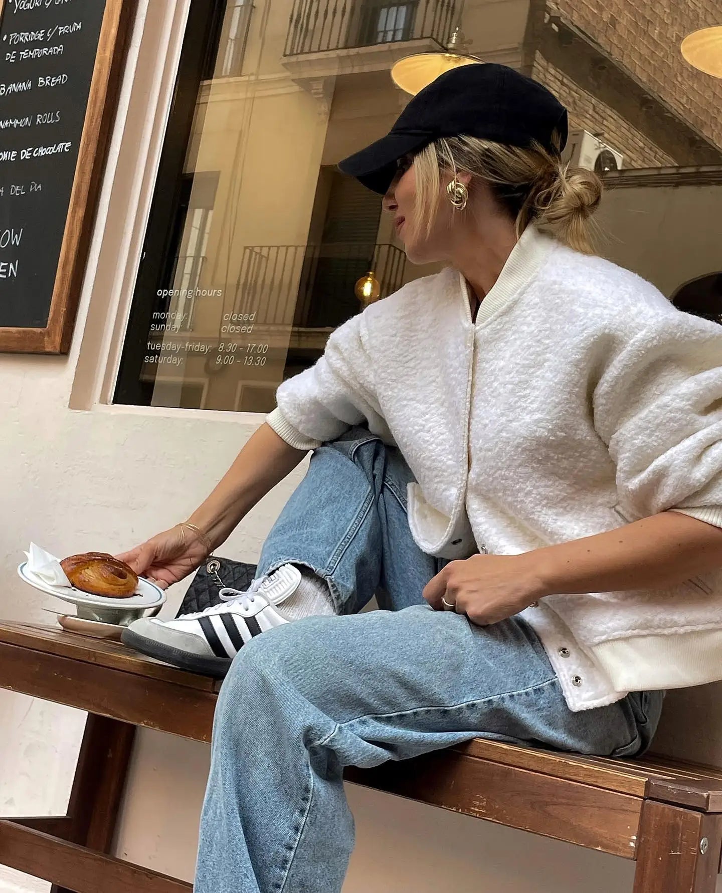 Jaqueta Bomber Minimalista com Textura Tridimensional
