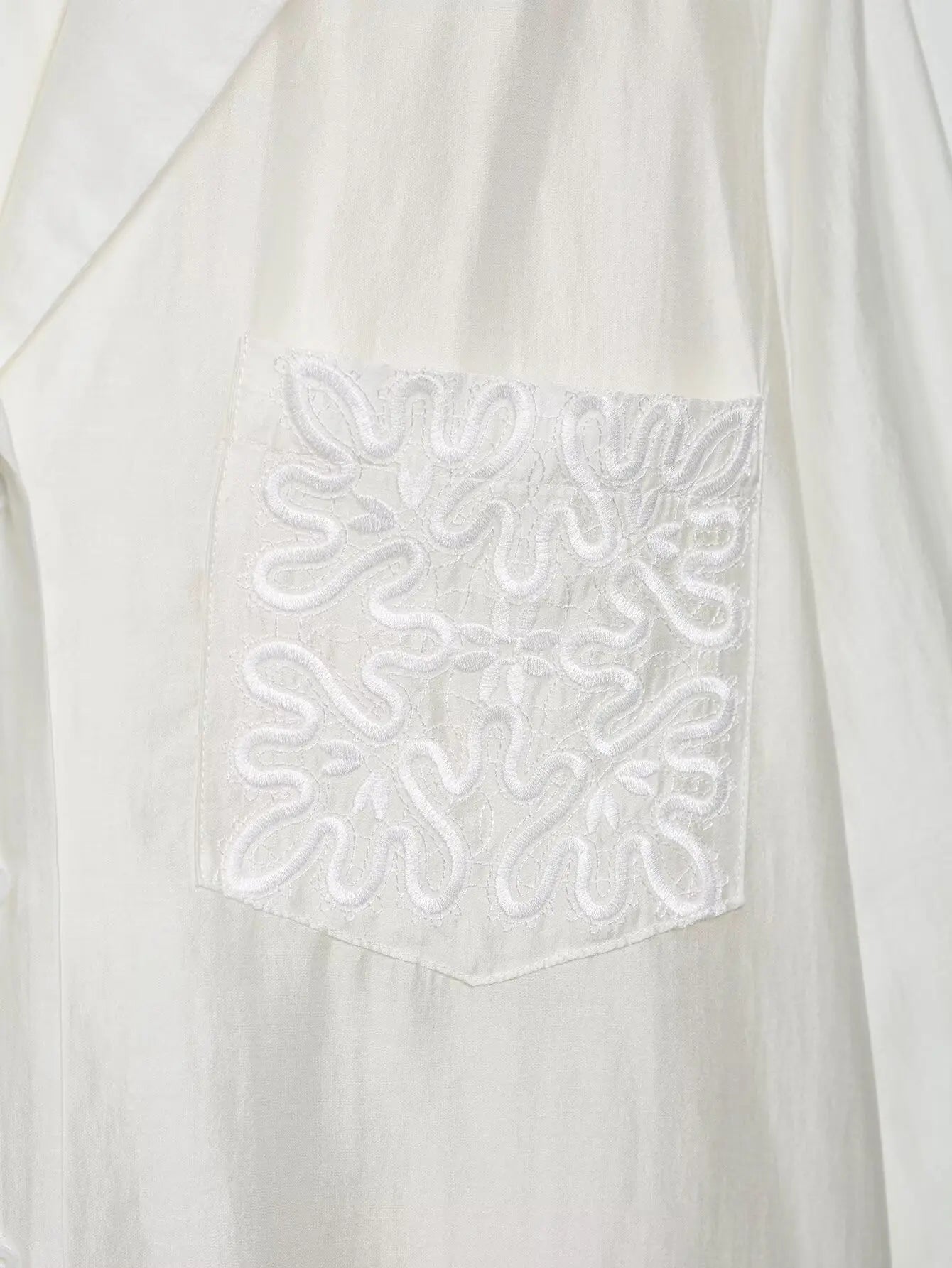 Camisa Elegante de Manga Longa – Modelagem Solta e Minimalista