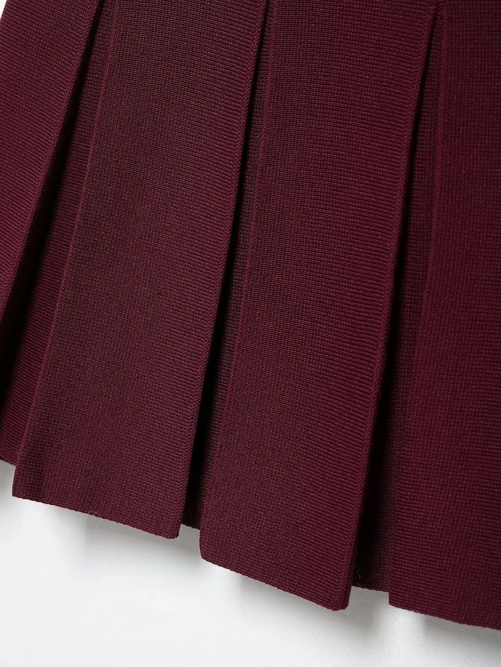 Conjunto Luxo Vermelho em Malha de Alta Densidade – Cardigã e Saia