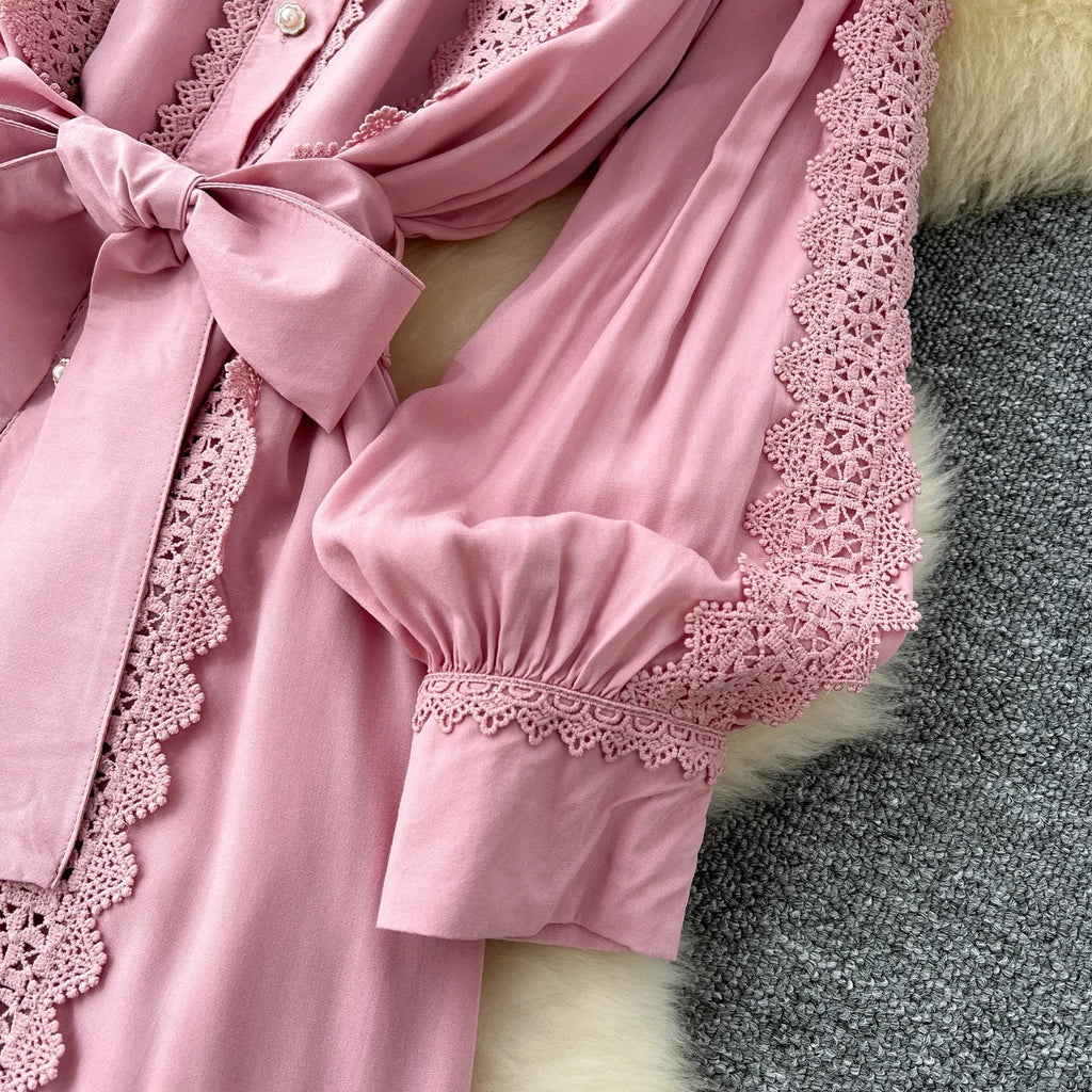 Mariana | Vestido Longo em Renda Patchwork com Botões e Cintura Ajustável