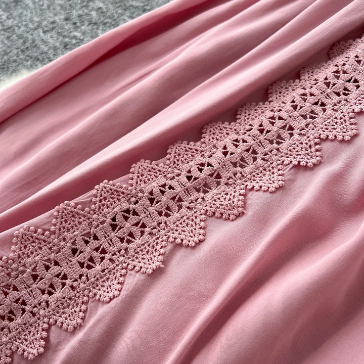 Mariana | Vestido Longo em Renda Patchwork com Botões e Cintura Ajustável