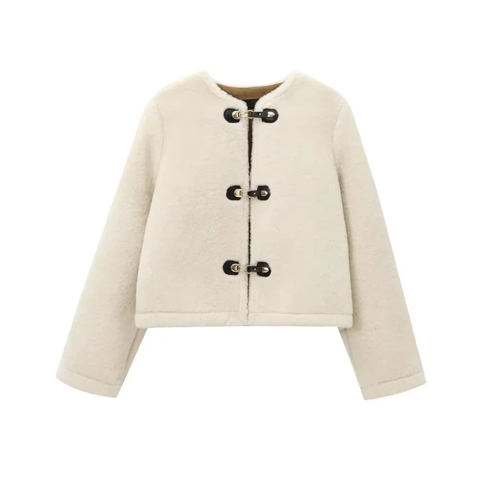 Berenice | Casaco Cropped em Shearling Bege com Fechamento em Toggles