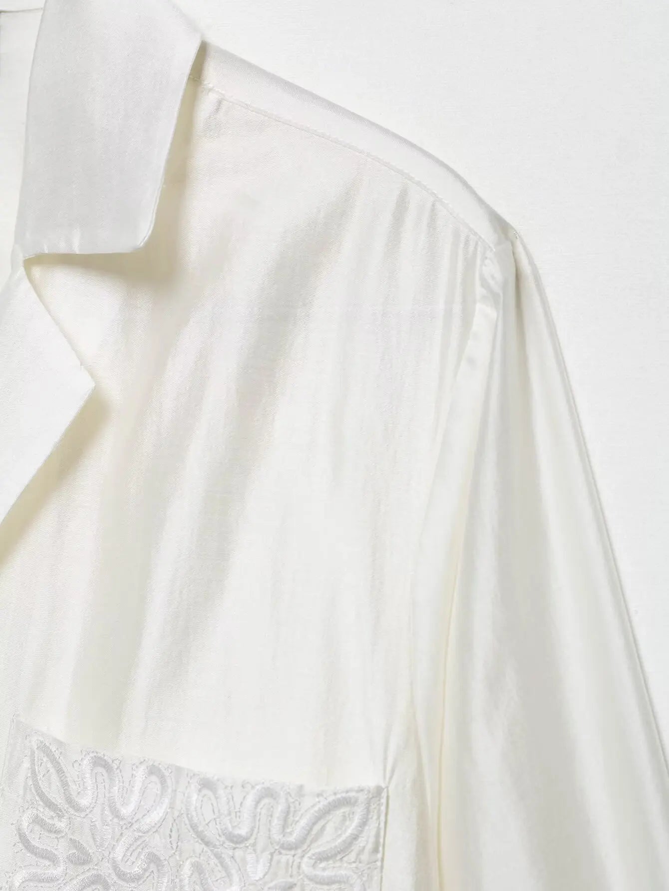 Camisa Elegante de Manga Longa – Modelagem Solta e Minimalista