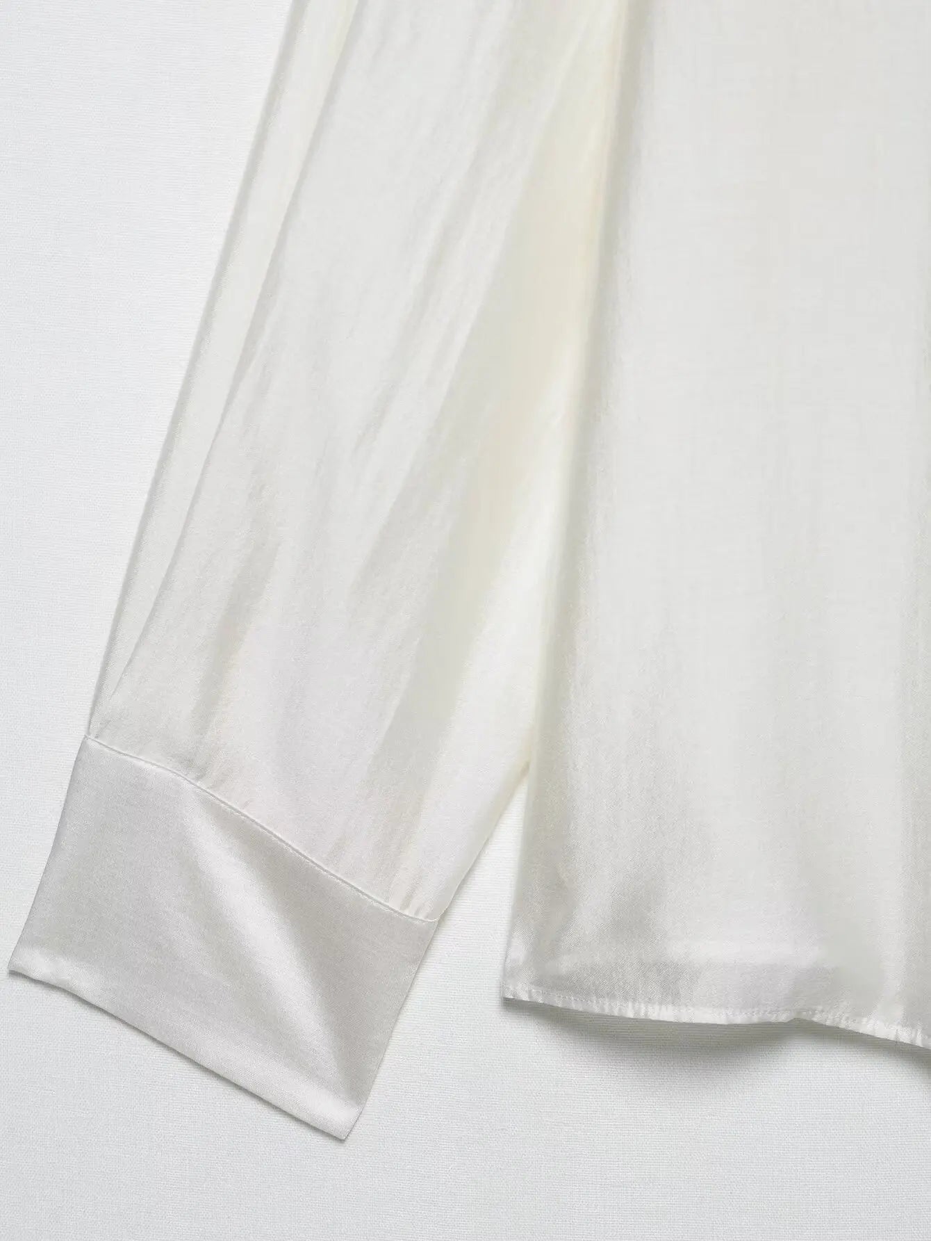 Camisa Elegante de Manga Longa – Modelagem Solta e Minimalista