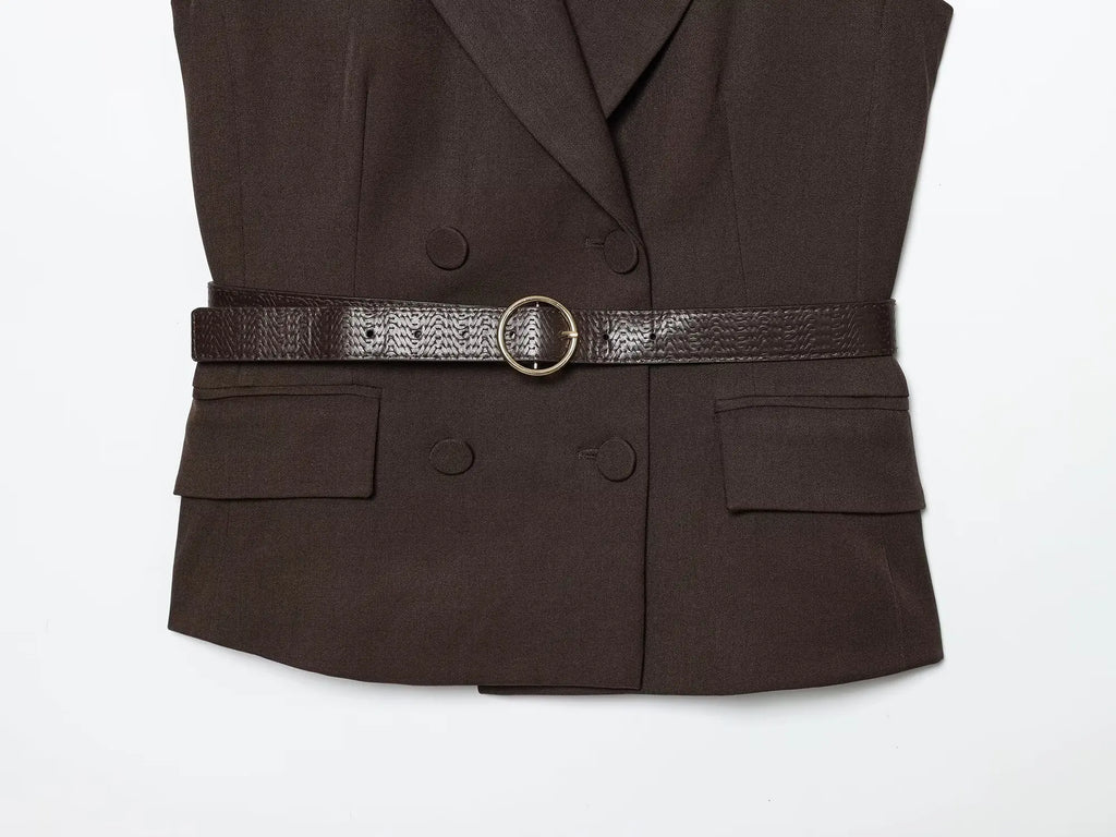 Conjunto Contemporâneo Sem Mangas com Cinto e Calça de Alfaiataria