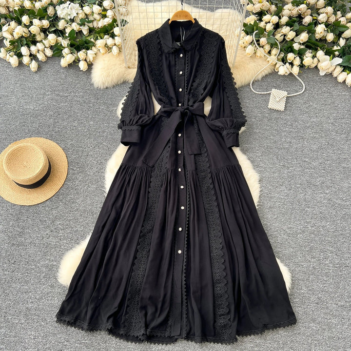 Mariana | Vestido Longo em Renda Patchwork com Botões e Cintura Ajustável