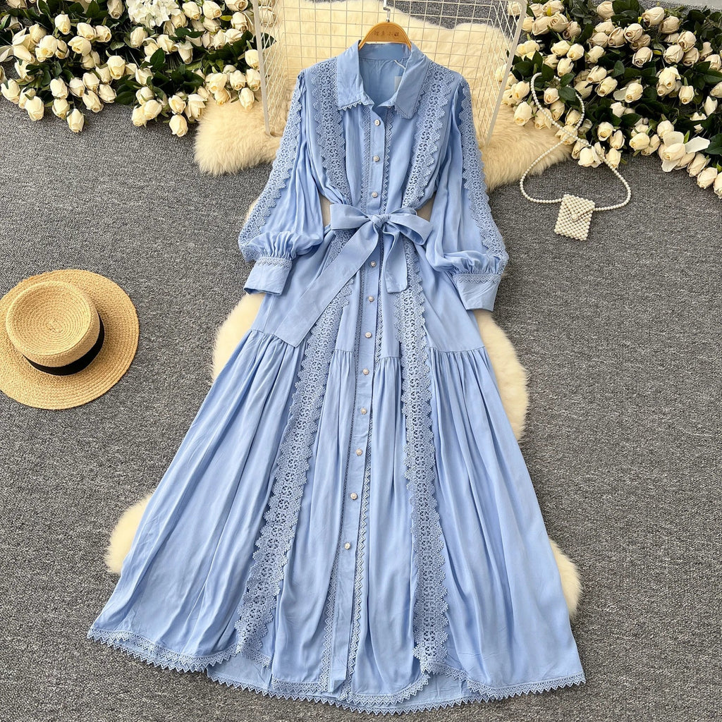 Mariana | Vestido Longo em Renda Patchwork com Botões e Cintura Ajustável