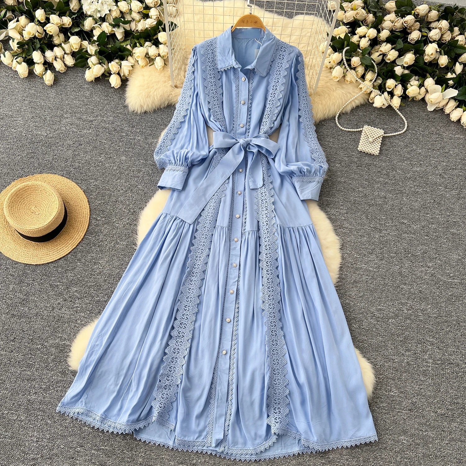 Mariana | Vestido Longo em Renda Patchwork com Botões e Cintura Ajustável