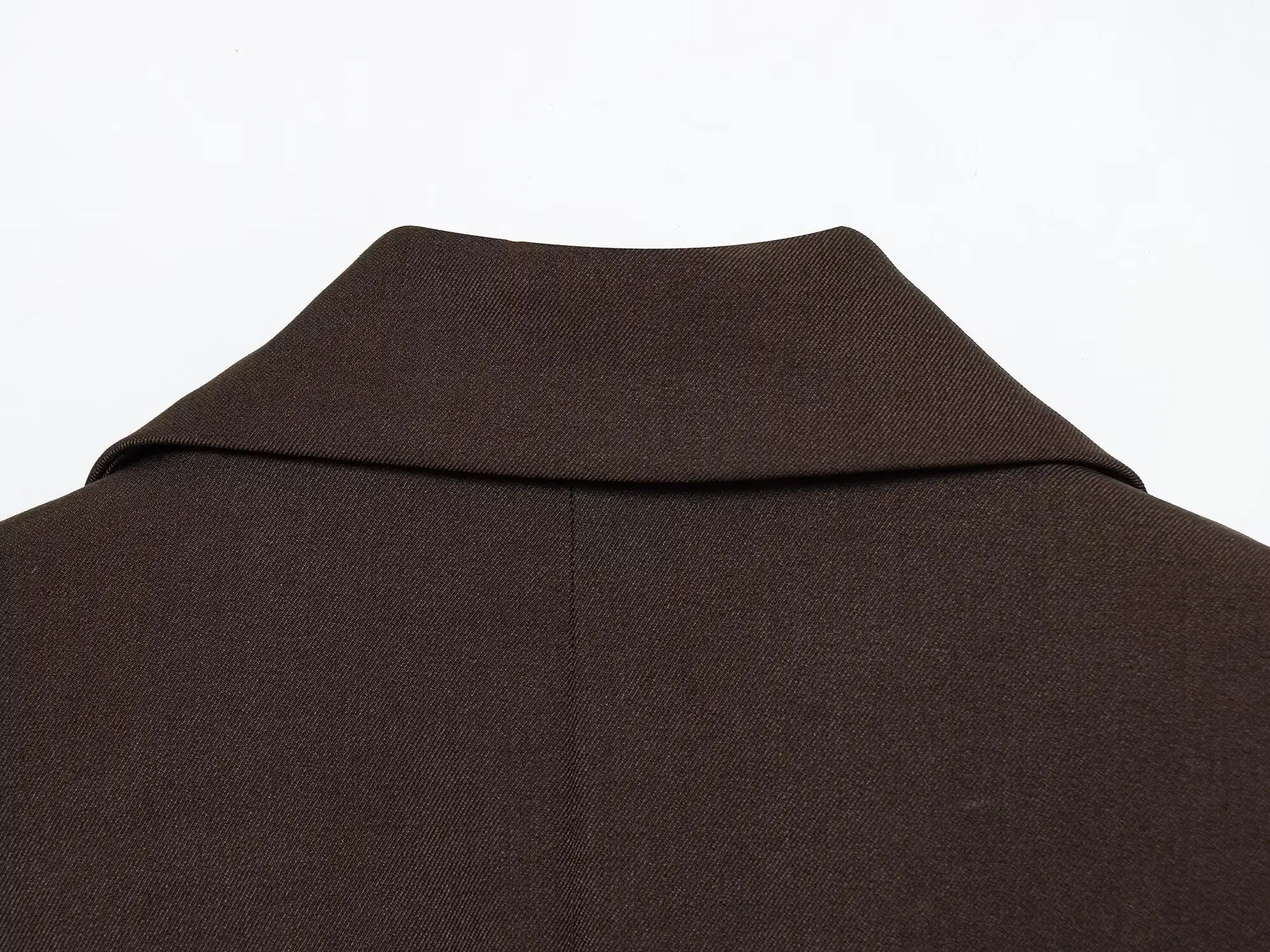 Conjunto Contemporâneo Sem Mangas com Cinto e Calça de Alfaiataria