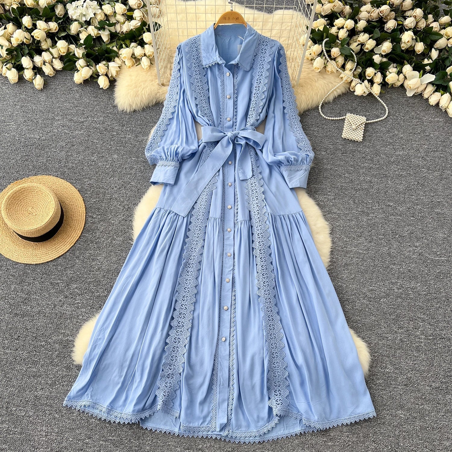 Mariana | Vestido Longo em Renda Patchwork com Botões e Cintura Ajustável