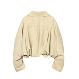 Jaqueta Estilo Bomber com Detalhes Plissados e Abotoamento Simples