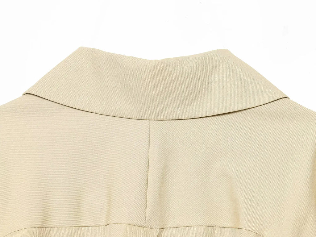 Jaqueta Estilo Bomber com Detalhes Plissados e Abotoamento Simples