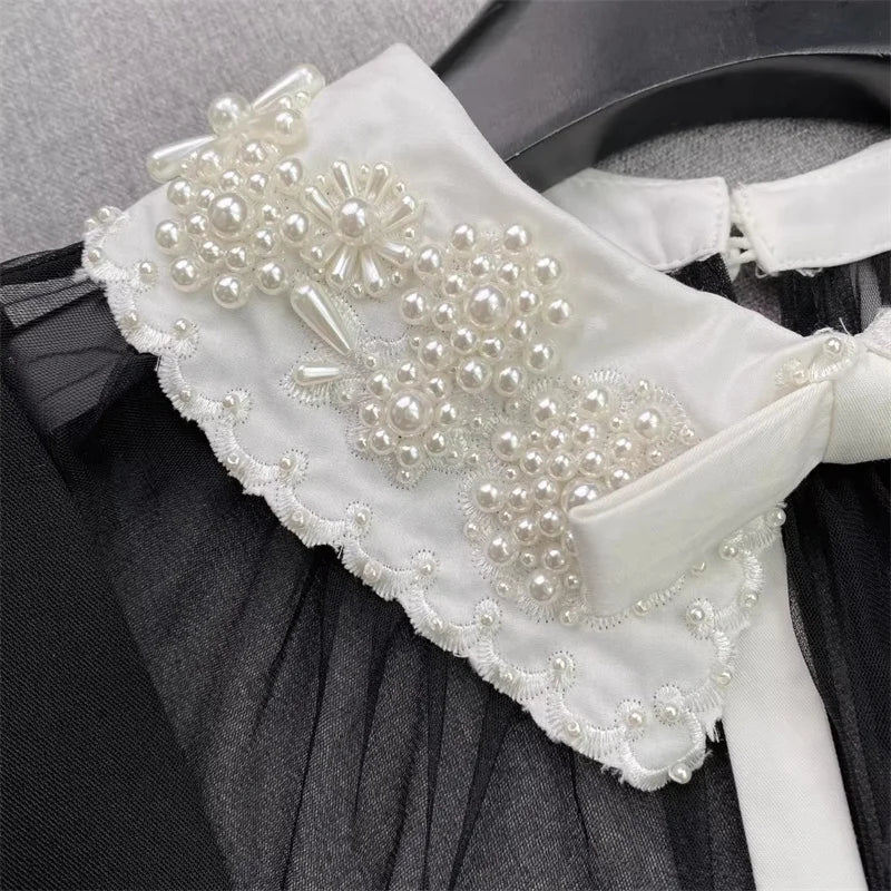 Vestido Longo Bordado e Gola Elegante