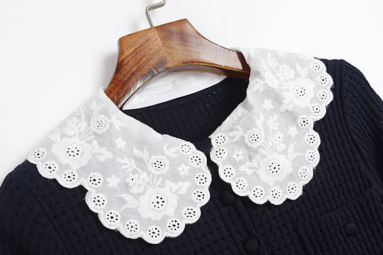 Vestido Mini de Luxo com Detalhes em Renda, Mangas Longas e Saia de Volume